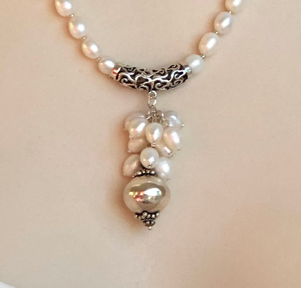PEARL CLUSTER PENDANT NECKLACE