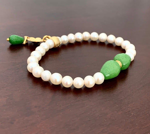 GREEN JADE AND PEARL STRETCH BRACELET