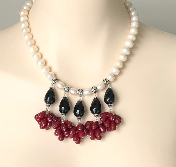PEARL AND GEMSTONE NECKLACE